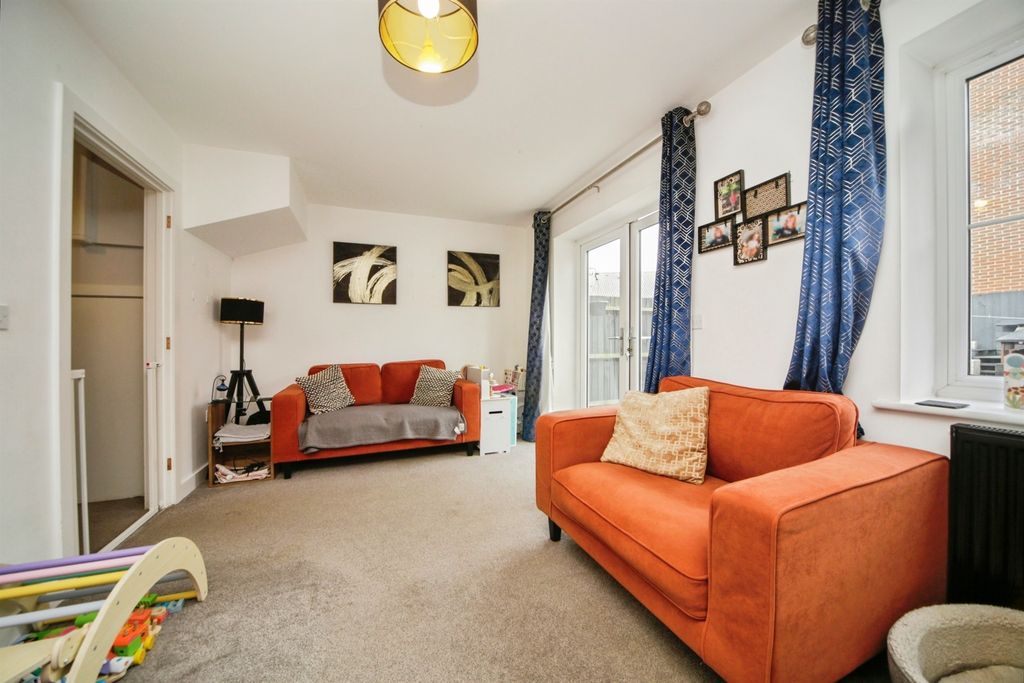 Property photo 2 of 14