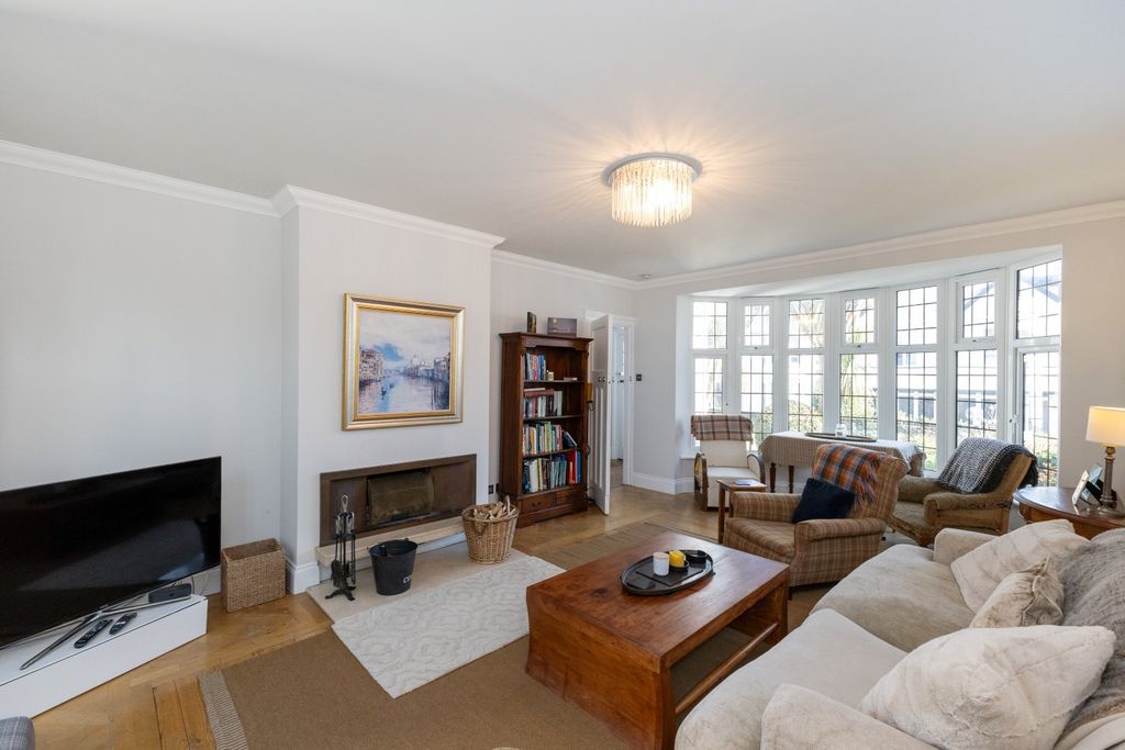 Property photo 2 of 28 Picture No. 14