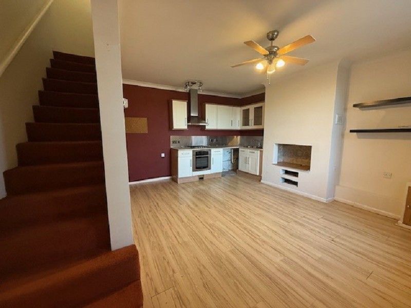 Property photo 2 of 9 Kitchen