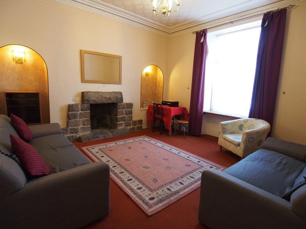 Property photo 2 of 9 Lounge Alternative
