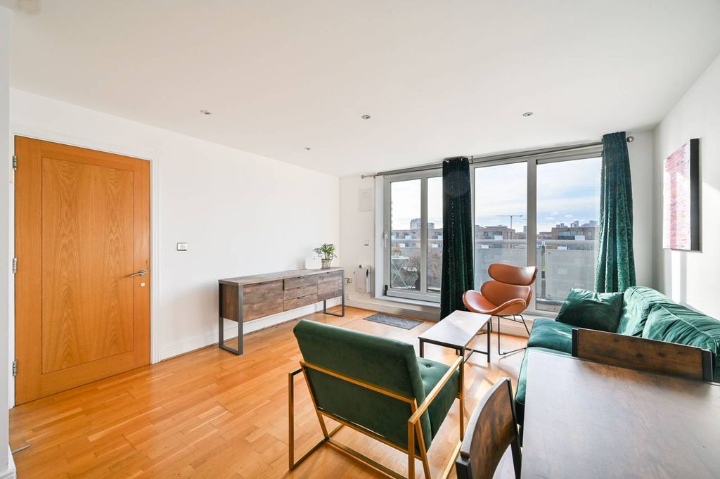 Property photo 2 of 8