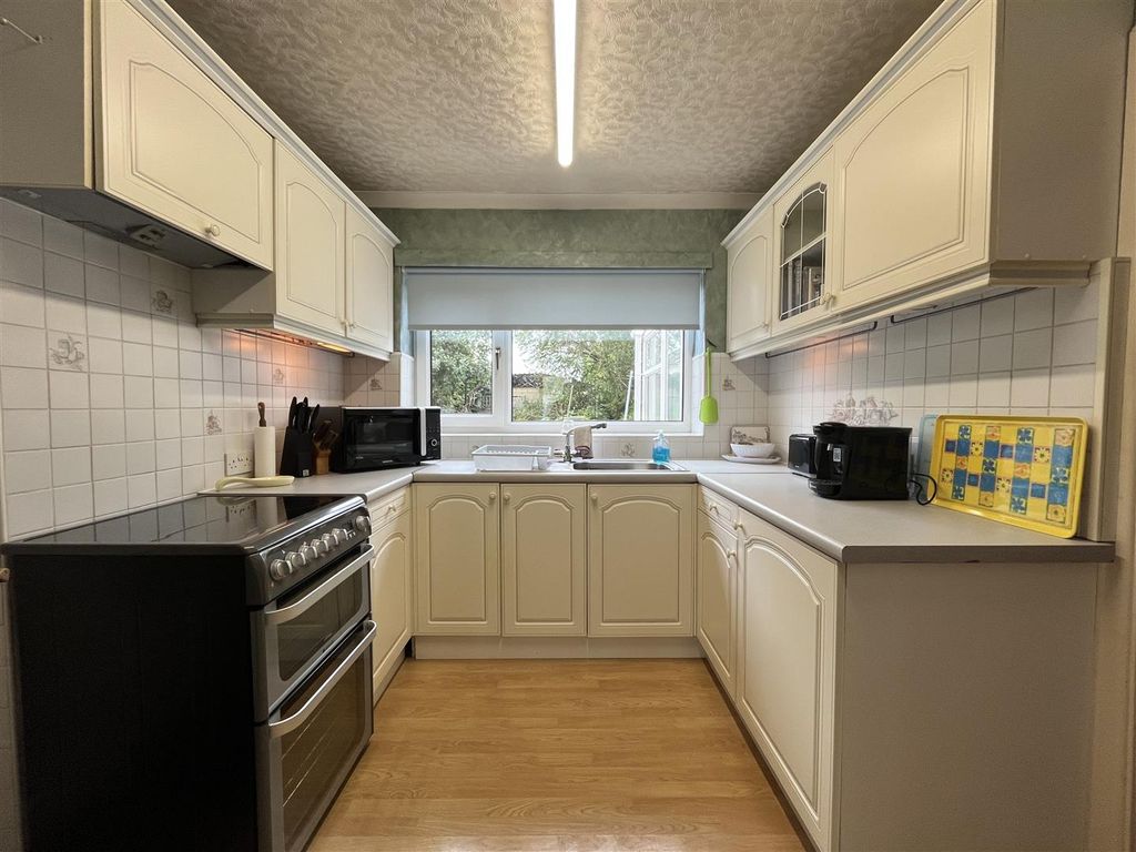 Property photo 3 of 25 Kitchen