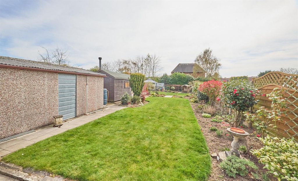 Property photo 3 of 11 Hillside Road, Bb 8.Jpg