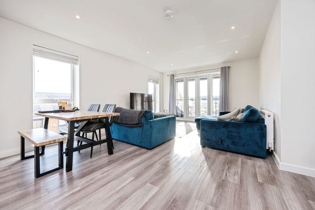 Property photo 1 of 8 Living / Dining Room