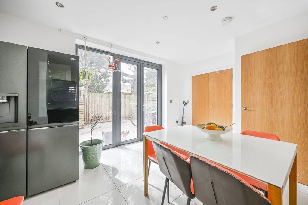 Property photo 3 of 22