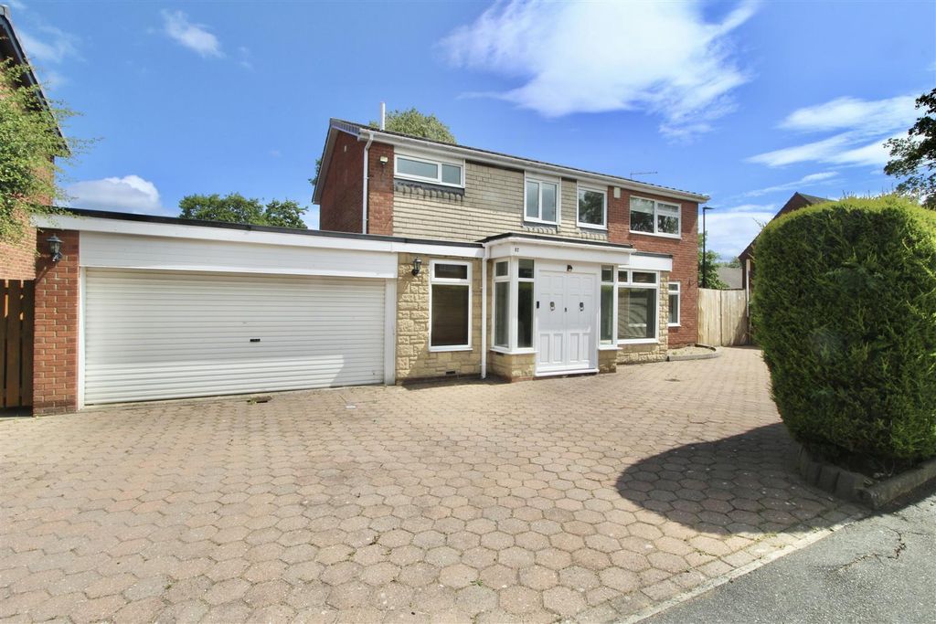 Property photo 1 of 22 Front Garden