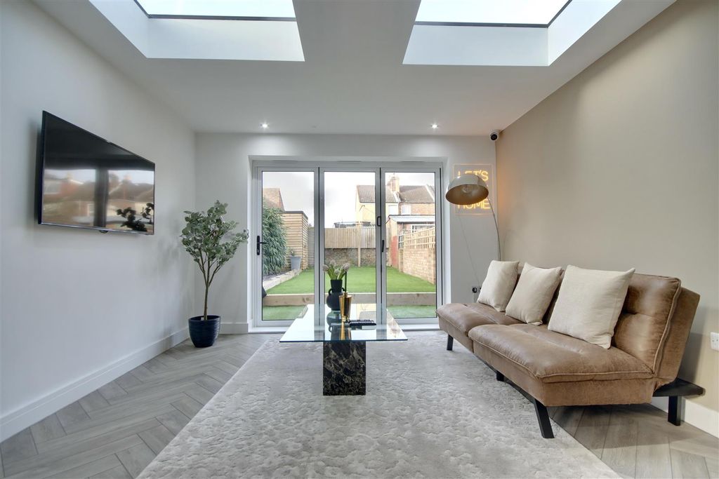 Property photo 1 of 19 04451319-8Fee-40Db-B560-120734Bf90B1_1_201_A.Jpeg