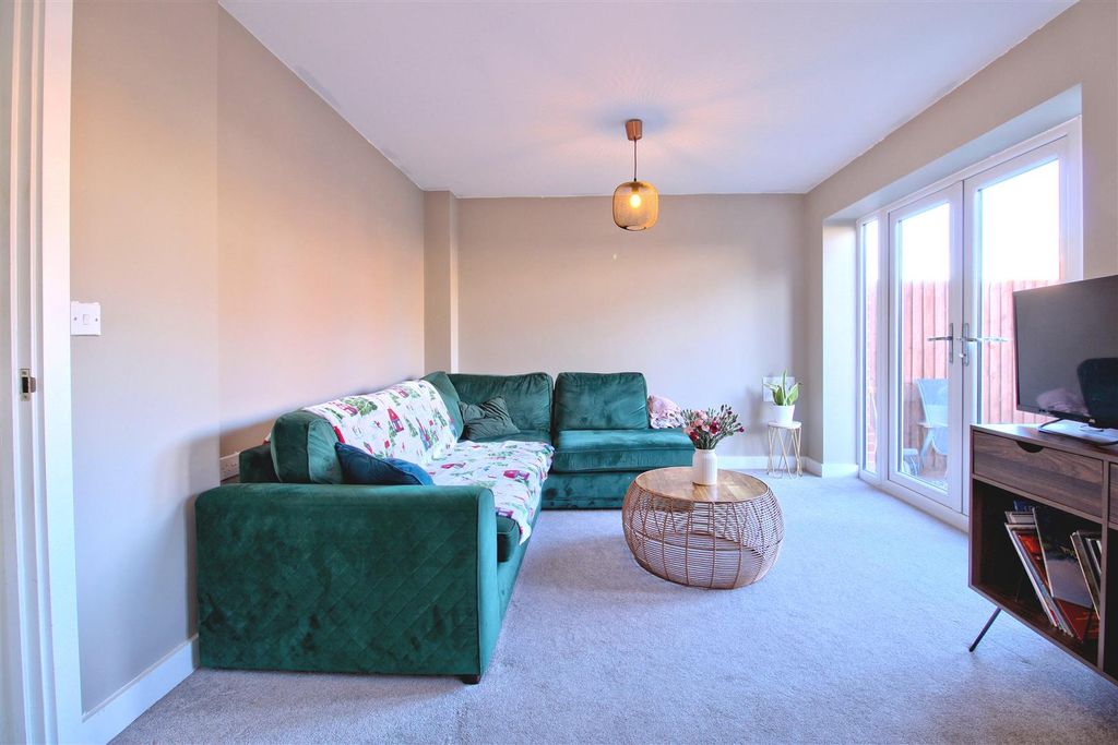 Property photo 2 of 28 Lounge