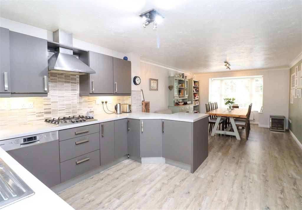 Property photo 3 of 27 Kitchen/Dining Room