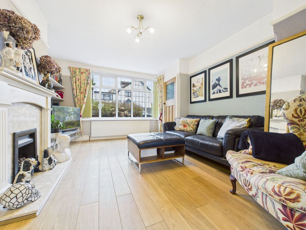 Property photo 2 of 12 Lounge