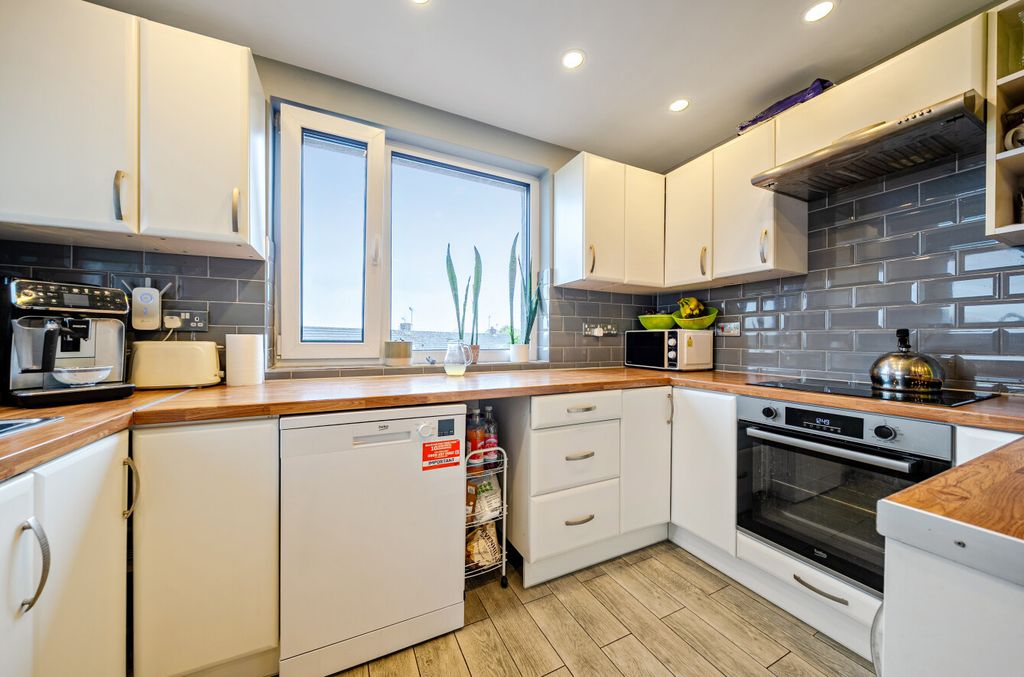 Property photo 2 of 24 1442446-1-69Df989...