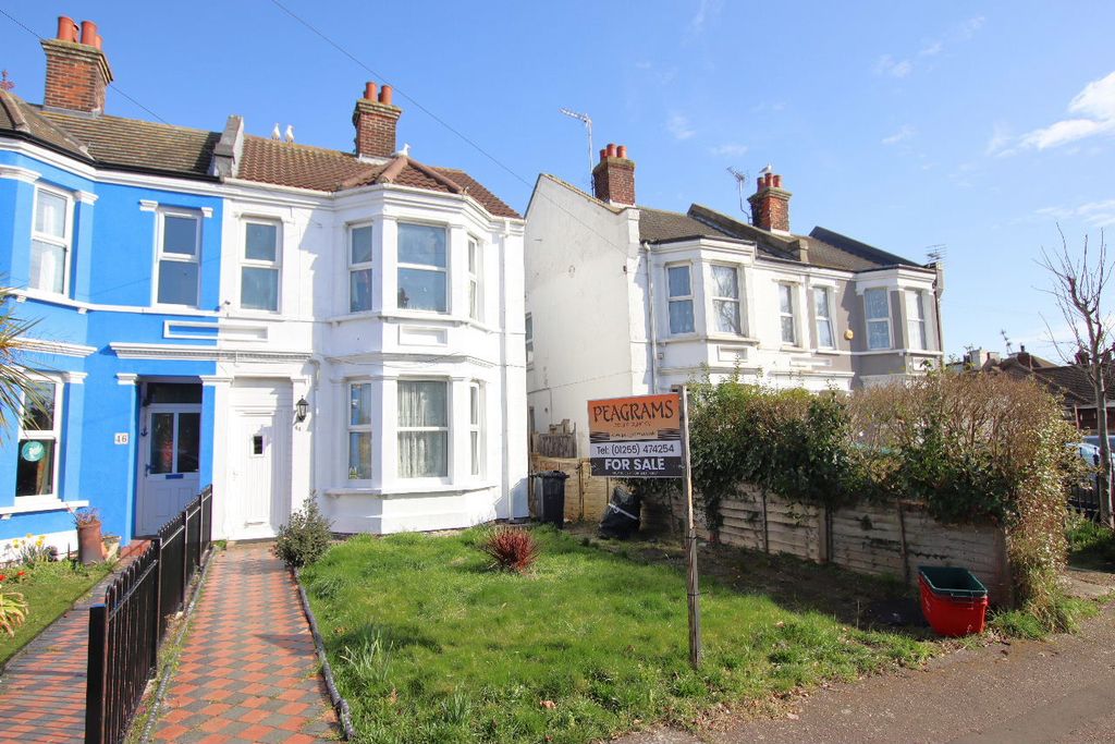 Property photo 1 of 17 Vista Road, Clacton On Sea