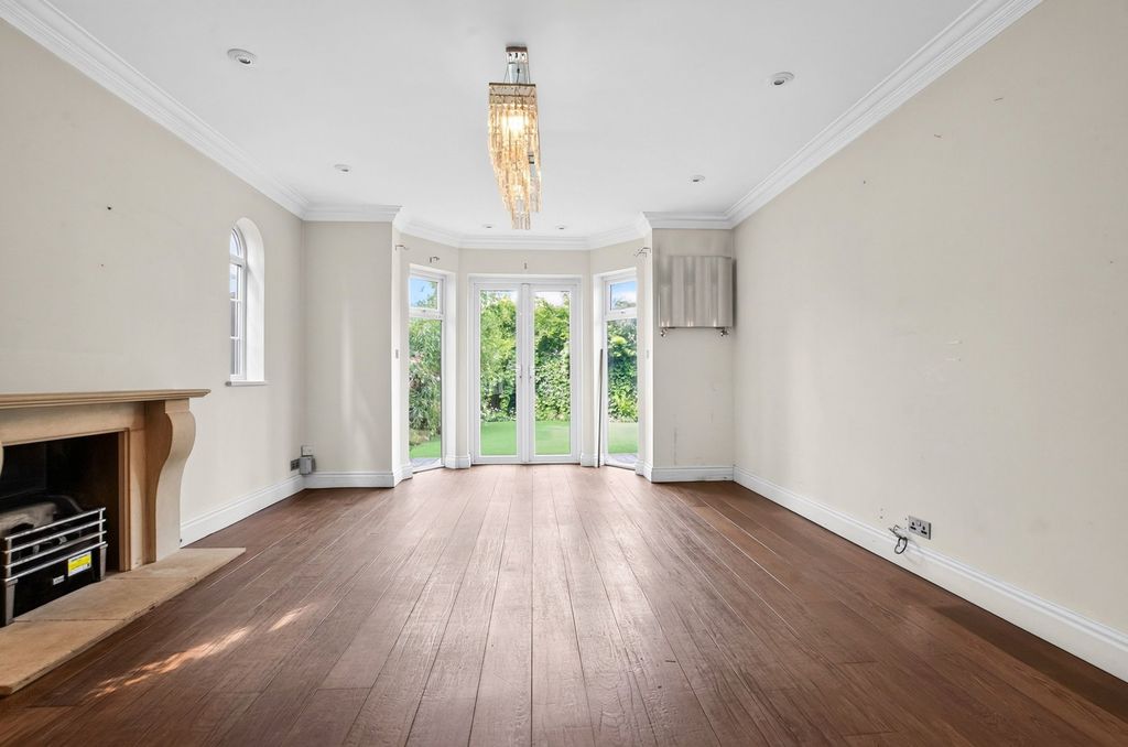 Property photo 2 of 32