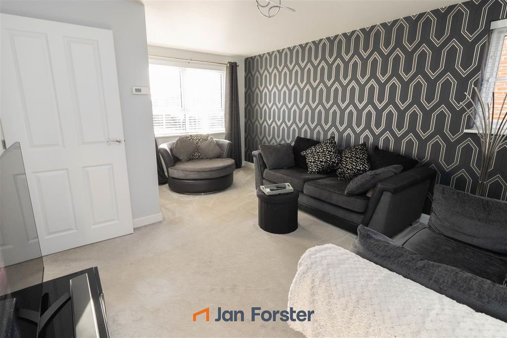 Property photo 2 of 10 Lounge