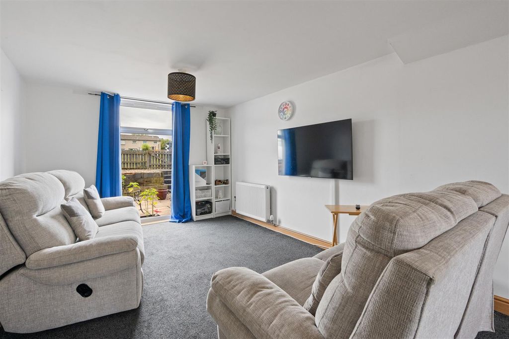 Property photo 2 of 38 122 Langside Gardens 08.Jpg