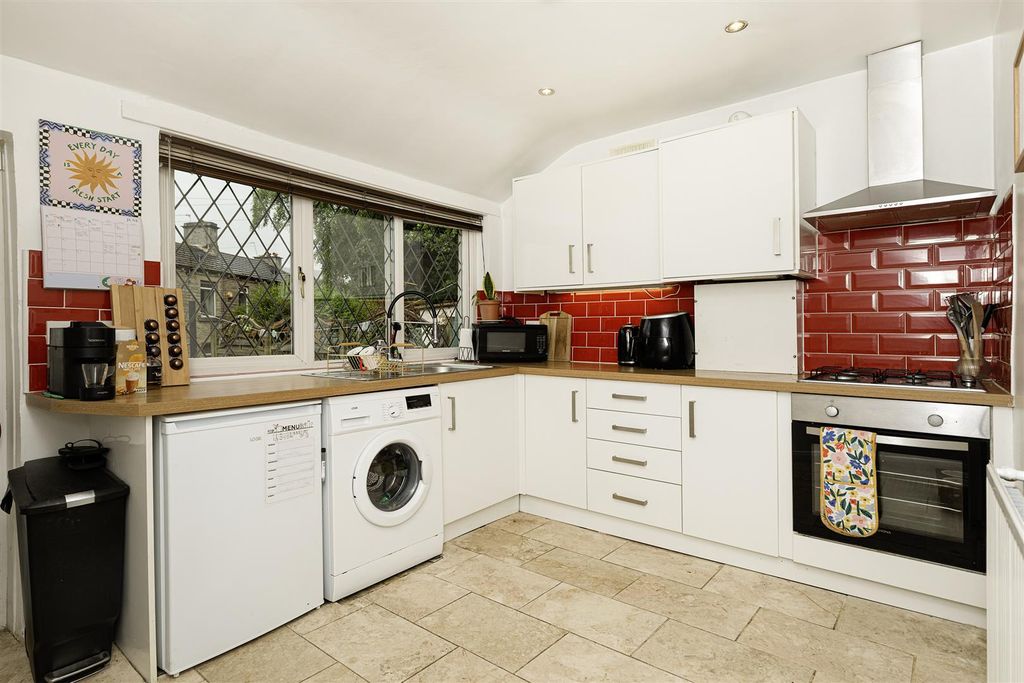 Property photo 3 of 19 Kitchen