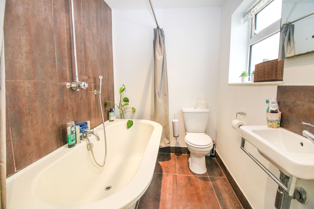 Property photo 3 of 13 Bathroom