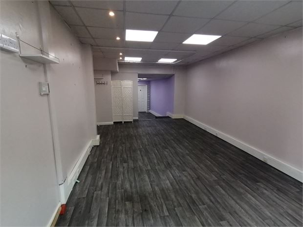 Property photo 3 of 7 Shop