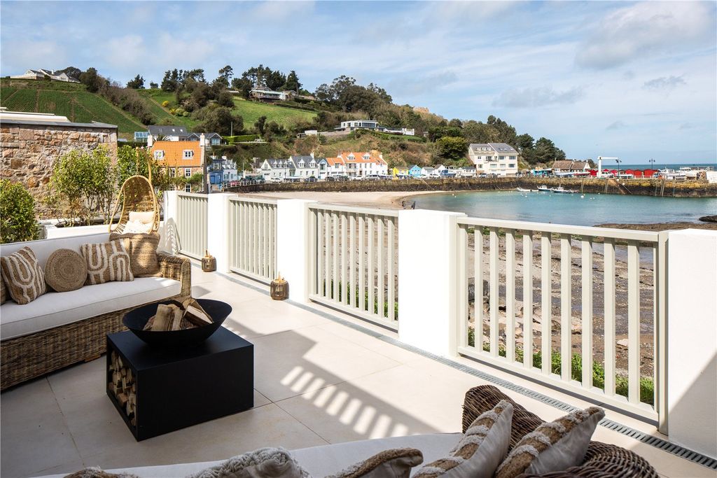 Property photo 2 of 18 Exterior