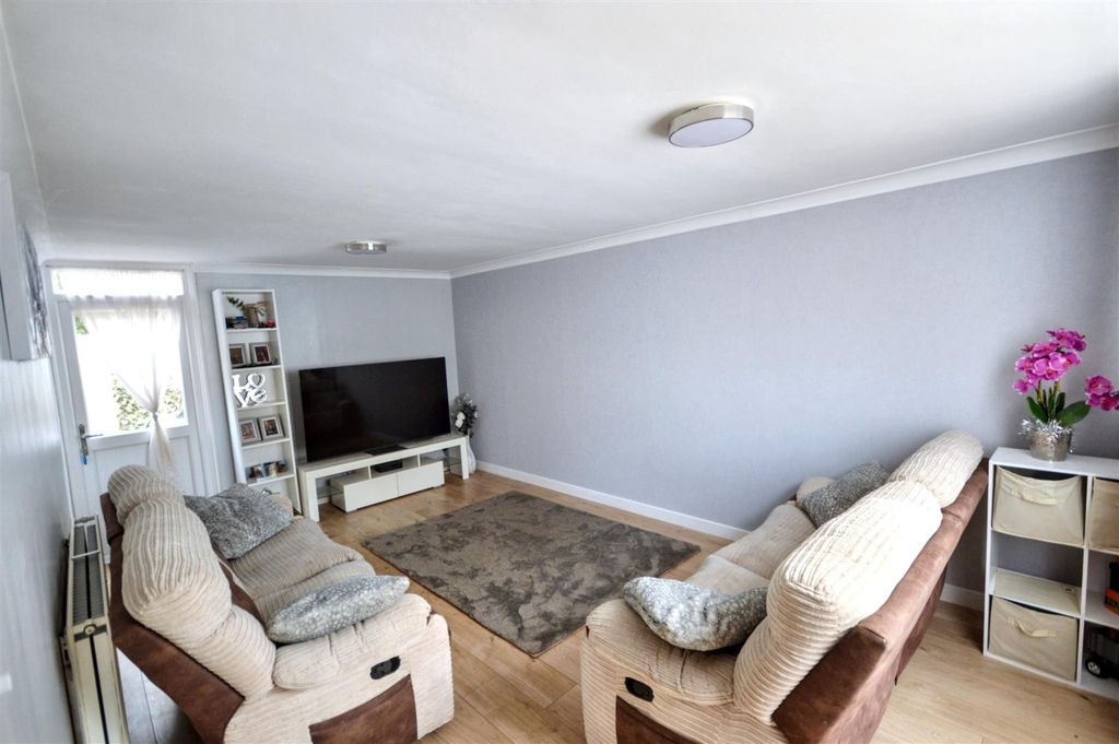 Property photo 3 of 17 Lounge.Png