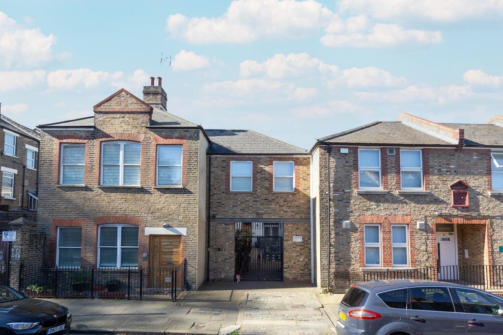 Property photo 1 of 10 External