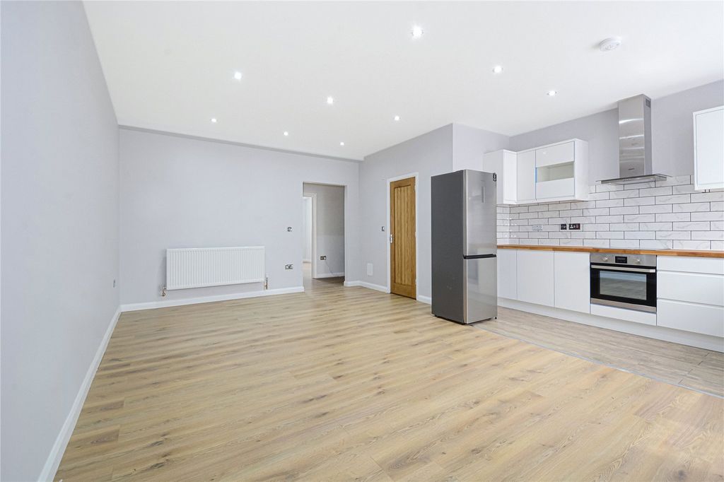 Property photo 2 of 11 Picture No. 14