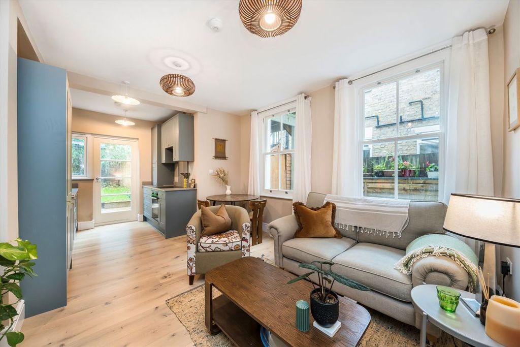 Property photo 2 of 8