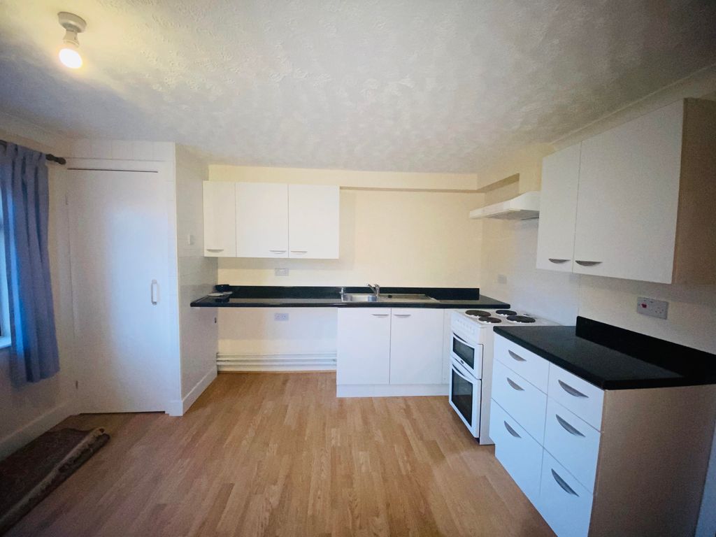 Property photo 1 of 4 Kitchen