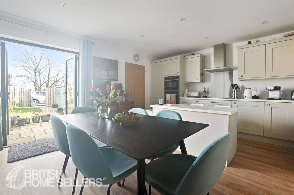 Property photo 2 of 14 Picture No. 28