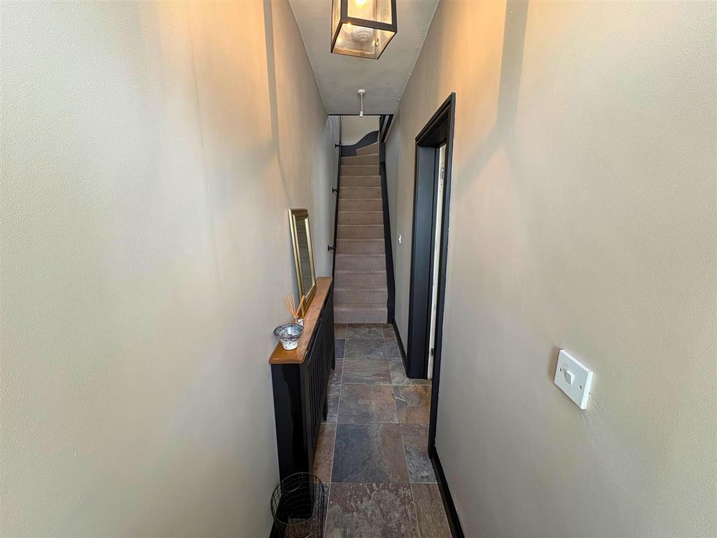 Property photo 3 of 24 Entrance Hallway