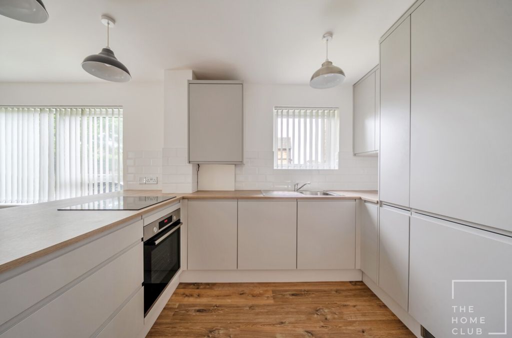 Property photo 2 of 18 5Ed43F22-942B-4F7A-Aa18-c90B018Be572