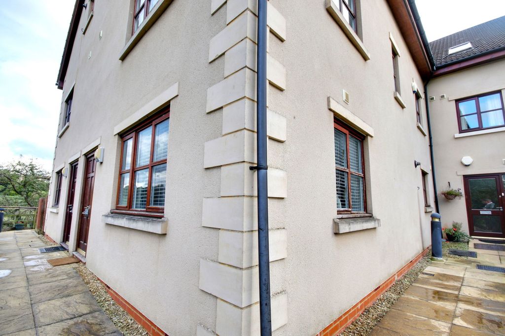 Property photo 3 of 36