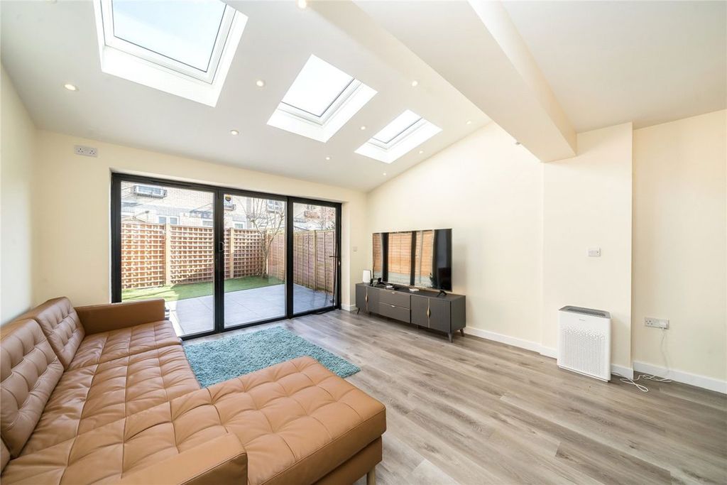Property photo 2 of 12