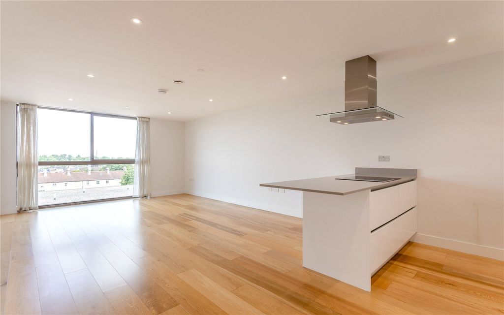 Property photo 3 of 10 Reception/ Kitchen