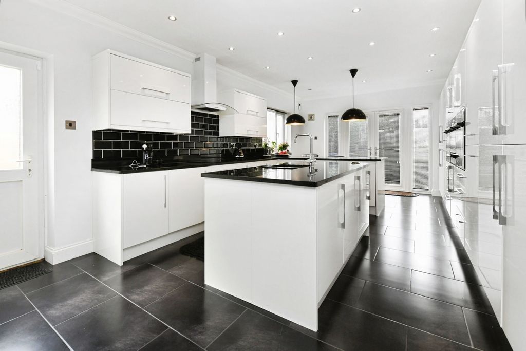 Property photo 2 of 15 Pbox-Img.Jpg