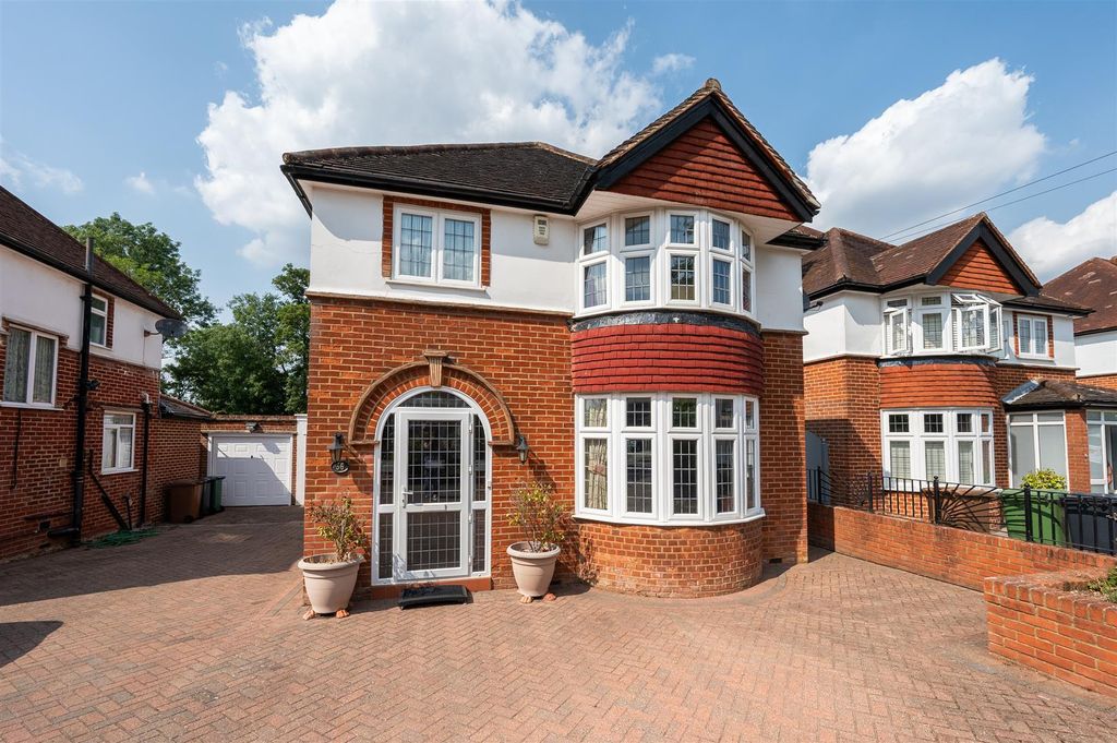 Property photo 1 of 25 Roundwood Way,56-82.Jpg