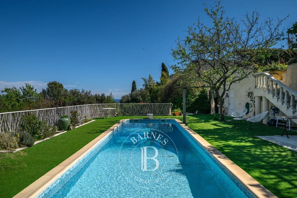 Property photo 2 of 21