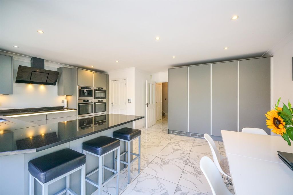 Property photo 3 of 33 1-St-Andrews-Drive-1013.Jpg