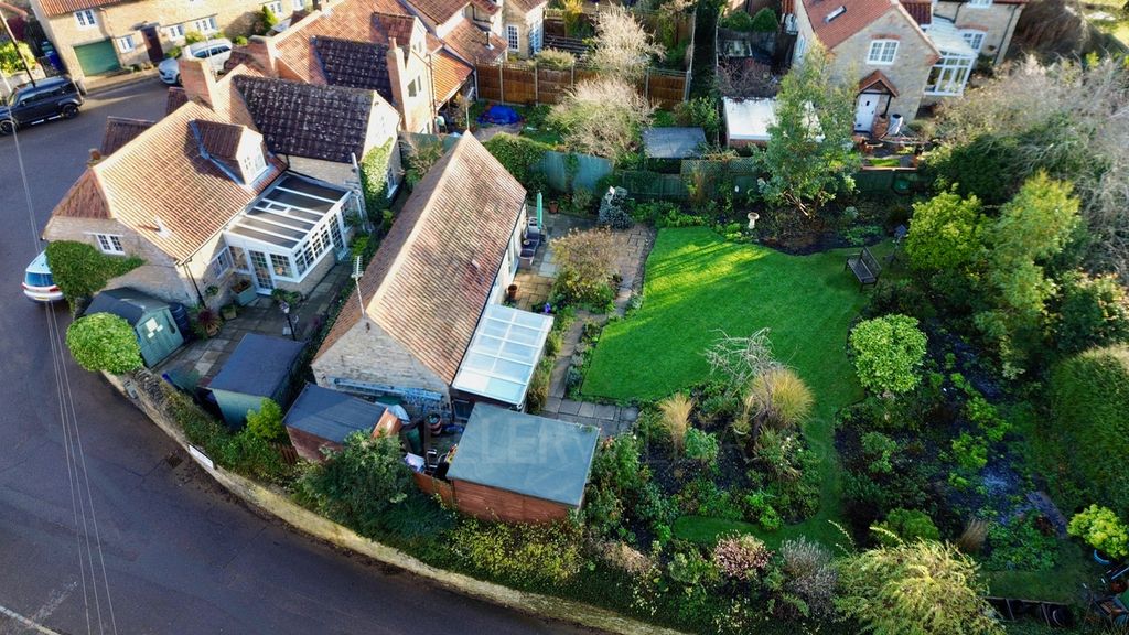 Property photo 2 of 27