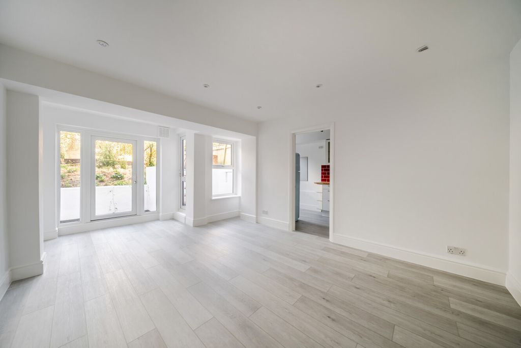 Property photo 2 of 12 1502627-16-6A74Ac...