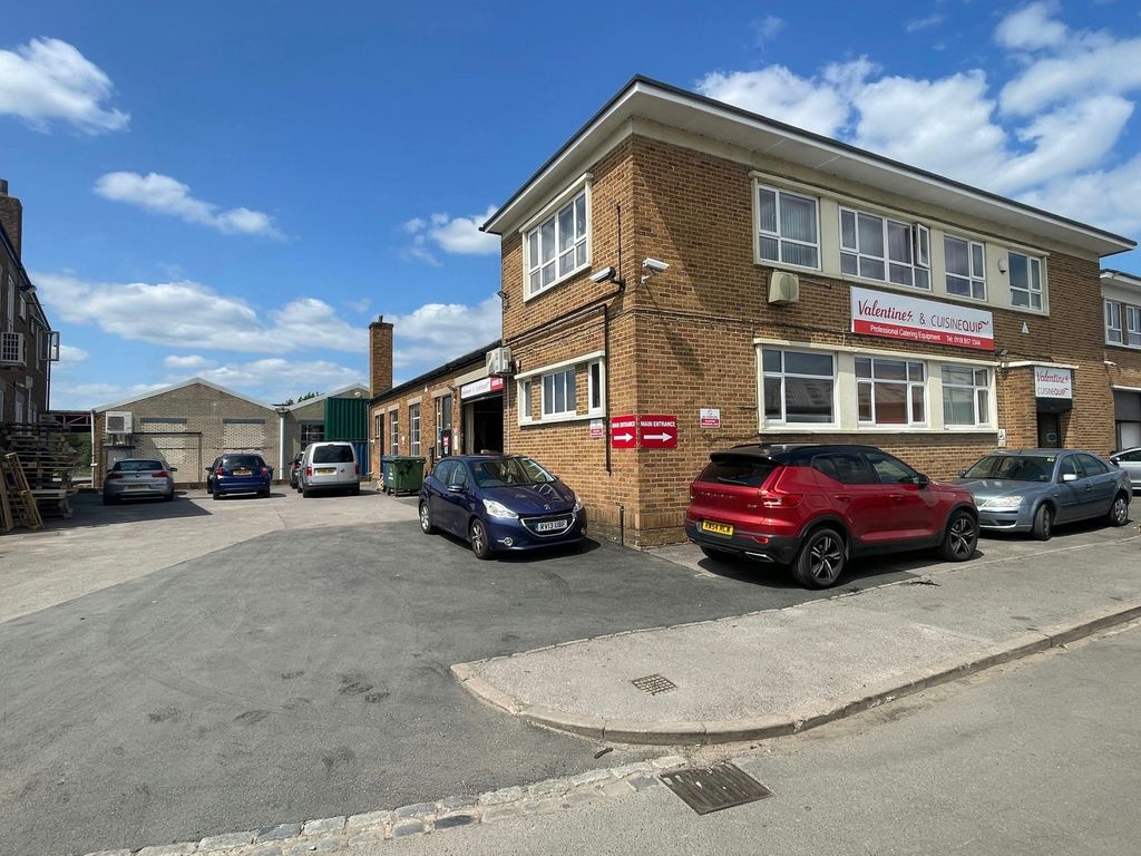 Property photo 1 of 7 4 Trafford Road - A.Jpg
