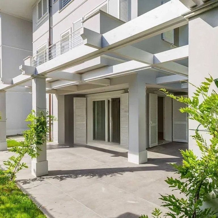 Property photo 1 of 18 Elegant Villa In Forte Dei Marmi, Tuscany