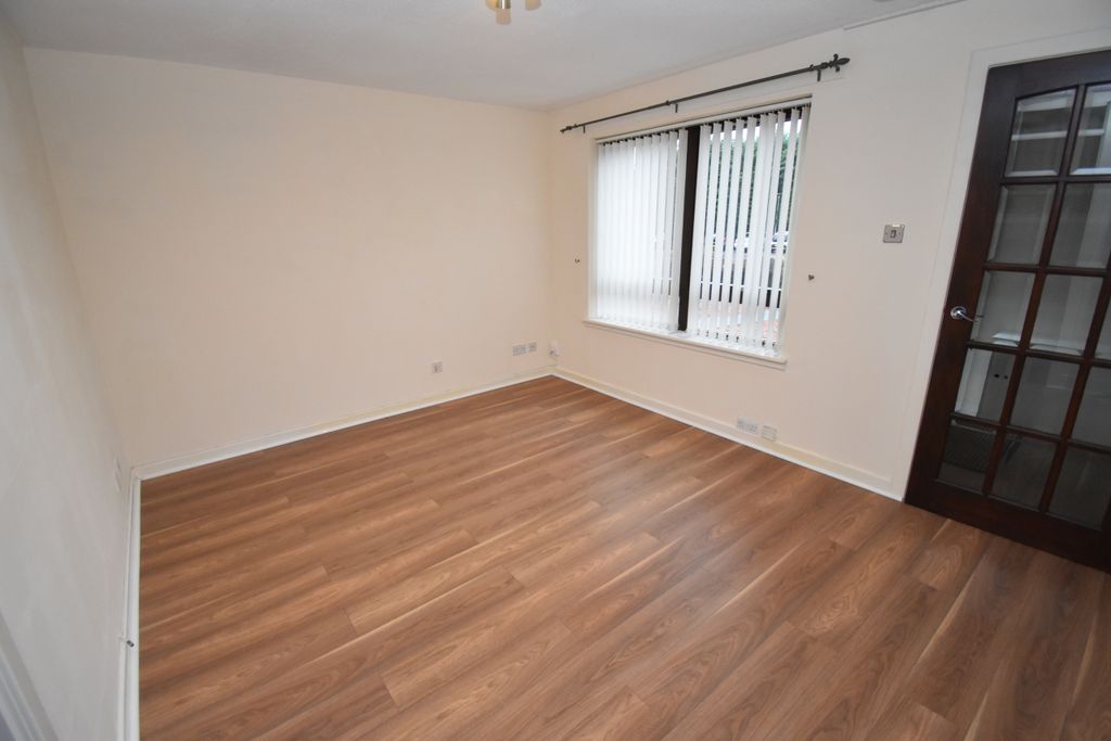 Property photo 2 of 8 Lounge