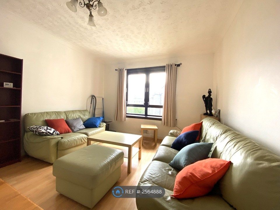 Property photo 2 of 11 Living Room