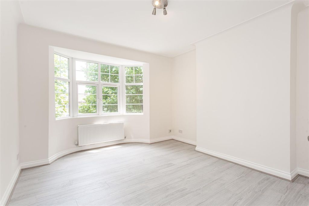 Property photo 2 of 11 Reception