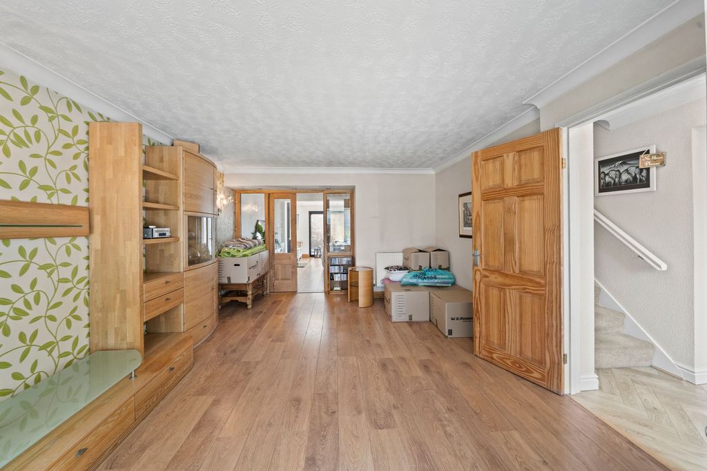 Property photo 3 of 36