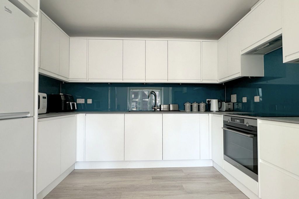 Property photo 3 of 18 Kitchen Area