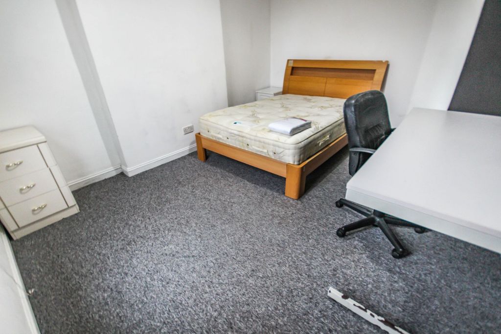 Property photo 2 of 16 Photo 9