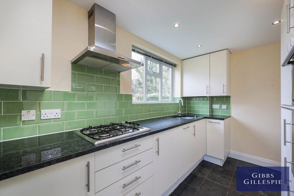 Property photo 3 of 10 Photo