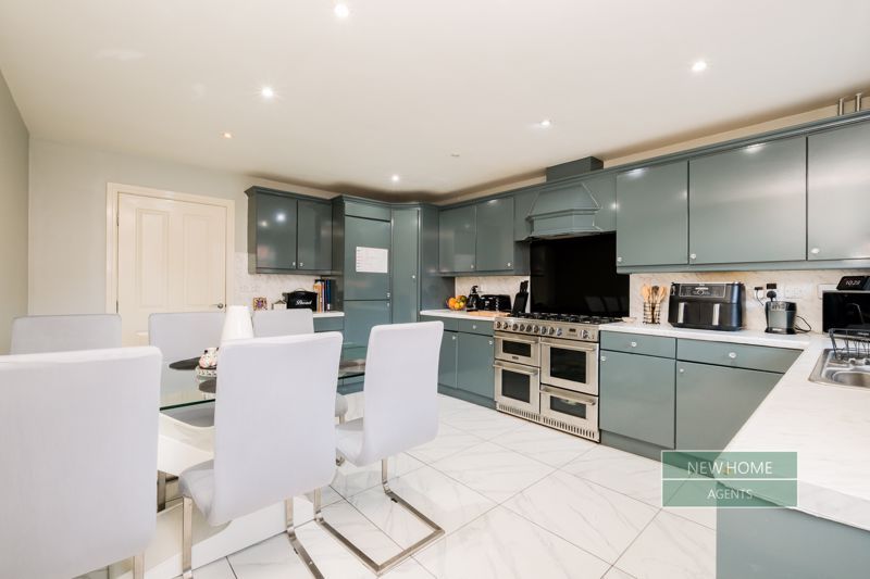 Property photo 3 of 12 Photo 5